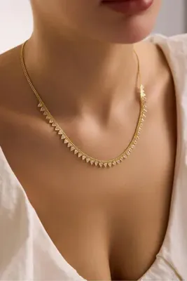 Nereze 925 Ayar Gümüş Gold Kaplama Gurmet Zircirli Minik Beyaz Zirkon Taşlı Üçgen Model Kolye