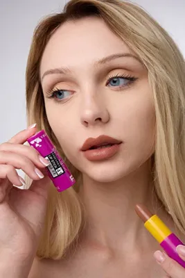 Farfasha Lip Stick Fiyonklu Parlak Bitişli Ruj