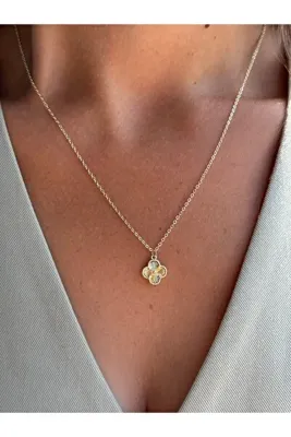 Tuysa Jewelry Gold Yonca Figürlü Minimal Zincir Kolye – Işıltılı Detaylı Kadın Kolye