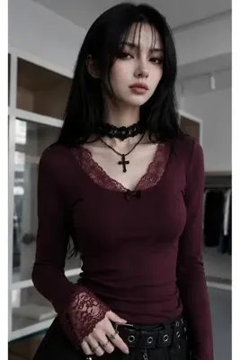 İsra Ayyıldız Moonstar Collection Bordo Dantel yakalı Gothic Tam boy bluz