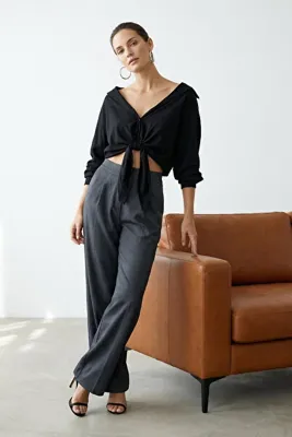 TRENDYOLMİLLA Gri Straight/Düz Kesim Dokuma Kumaş Pantolon TWOAW22PL0321
