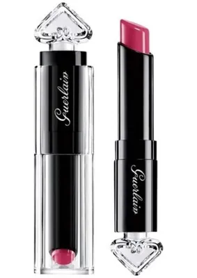 Esplendor Guerlain La Petite Robe Noire Lips 067 Cherry Cape Ruj 1 Paket (1 x 2.8 G)