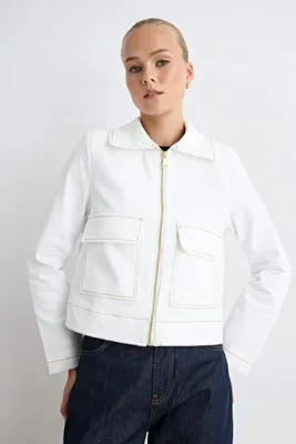 TRENDYOLMİLLA Beyaz Dikiş Detaylı Fermuarlı Pamuklu Oversize Gabardin Ceket TWOAW27CE00011
