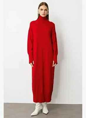 Mizalle Oversize Dik Yaka Kırmızı Uzun Kalın Triko Elbise