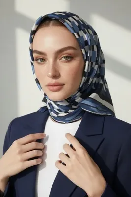 VİOLLA Twill Geometrik Desenli İndigo Renkli 90x90 Eşarp (İpek İçermez) Kenar Dikiş Şekli El Dikişli