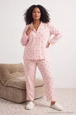 Trendyol Curve Pembe Biber Desenli Kareli Büyük Beden Dokuma Pijama Takımı TBBAW27AI00048