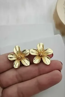 KYOLA DESİGN 5 Yapraklı Çiçek Gold Küpe