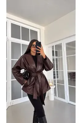 qeteen Kadın Deri Görünümlü ZR Model Kuşaklı Geniş Yaka Oversize Viral Ceket