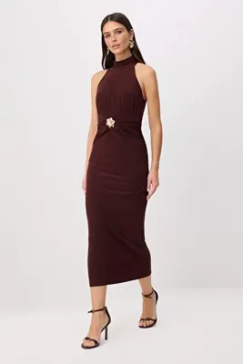 TRENDYOLMİLLA Kahverengi Bodycon Halter Yaka Kolsuz Aksesuar Detaylı Midi Esnek Örme Elbise TWOSS26EL00267