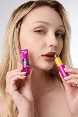 Farfasha Lip Stick Fiyonklu Parlak Bitişli Ruj