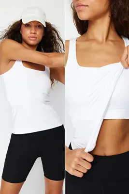 TRENDYOLMİLLA Beyaz Toparlayıcı 2 Katlı İçi Pedli Spor Sütyenli Kare Yaka Örme Spor Üst/Bluz THMSS24BZ00002