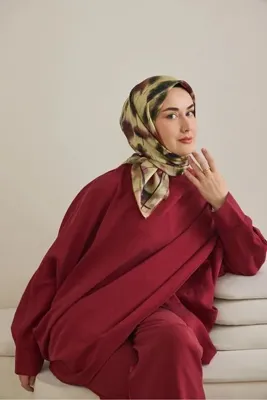 Silk Home Twill İpek Eşarp Soyut Çiçek Desen Pastel Sarı 90x90