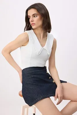 TRENDYOLMİLLA Ekru Fitted/Vücuda Oturan Bebe Yaka Kolsuz Pamuklu Esnek Örme Bluz TWOSS26BZ00438