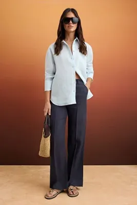TRENDYOLMİLLA Lacivert Ütü İzli Düz Paça %100 Keten Pantolon TWOSS26PL00142