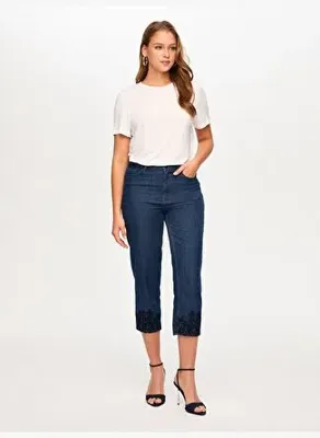 Faik Sönmez Paçası Nakış Detaylı Straıght Fıt Liyoselli Jean Capri S26JCP003