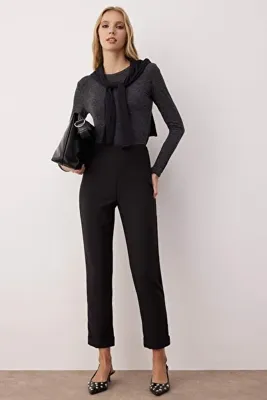 TRENDYOLMİLLA Siyah Havuç Basic Tayt Pantolon TWOAW26PL00046