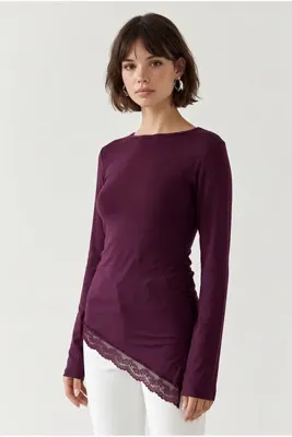 Drop by TrendyolMilla Asimetrik Uçları Dantel Detaylı Yandan Yırtmaçlı Likralı Bluz Mor
