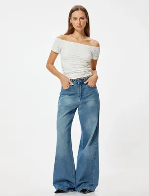 Koton Madonna Yaka Omzu Açık Tişört Dokulu Kısa Kollu Slim Fit