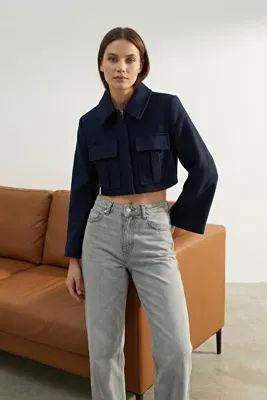 TRENDYOLMİLLA Lacivert Fitted Crop Dokuma Ceket TWOAW24CE00123