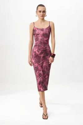 TRENDYOLMİLLA Mürdüm Çiçekli Bodycon Kare Yaka İnce Askılı Kolsuz Esnek Örme Elbise TWOSS26EL00573