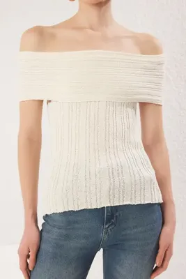 TRENDYOLMİLLA Kemik Carmen Yaka Dokulu İnce Bluz TWOSS25BZ00328