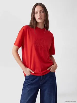 LCW Modest Bisiklet Yaka Nakışlı %100 Pamuklu Kadın Tişört