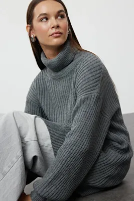 Trendyol Modest Antrasit Fitilli Örgü Basic Triko Kazak TCTAW25AK00009