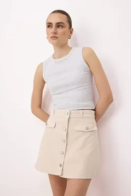 TRENDYOLMİLLA Taş Düğme Detaylı Mini %100 Pamuk Denim Etek TWOSS26ET00007