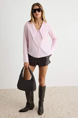 TRENDYOLMİLLA Pembe Büyük Yaka Detaylı Poplin Bluz TWOAW27BZ00269