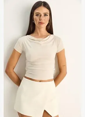 Shade Kadın Degaje Yaka Drapeli Crop Bluz 2343 60286200 - Bej