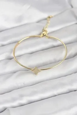Genel Markalar Gold Renk Pirinç Köşeli Yonca Model Kadın Bileklik