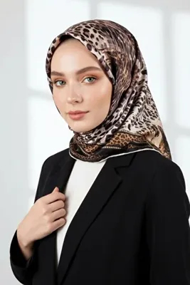 VİOLLA Twill Leopar Desenli Siyah Renkli 90x90 Eşarp (İpek İçermez) Kenar Dikiş Şekli El Dikişli