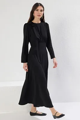 Trendyol Modest Siyah Çiçek Detaylı Aerobin Dokuma Elbise TCTSS25EB00085