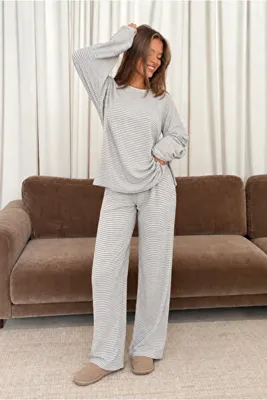 ÖZ PAMUK Kadın Uzun Kollu Çizgili Raporlu Kumaş SOFT Pijama Takımı – Rahat Kesim Bisiklet Yaka Alt Üst Takım