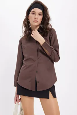 Tudors Kadın Slim Fit Dar Kesim Vucüda Oturan Uzun Kollu Gizli Düğme Detaylı Kahverengi Basic Gömlek