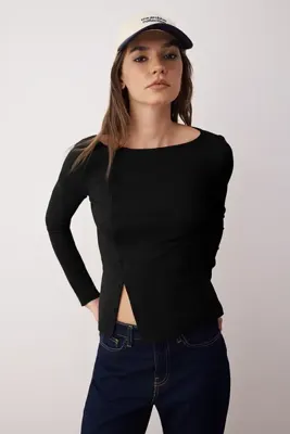 TRENDYOLMİLLA Siyah Düğmeli Bisiklet Yaka Vücuda Oturan Fitilli Esnek Örme Bluz TWOAW26BZ00104