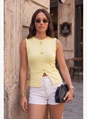 Lela Fittted Fit Bisiklet Yaka Aksesuar Detaylı Bluz Kadın BLUZ 5866475