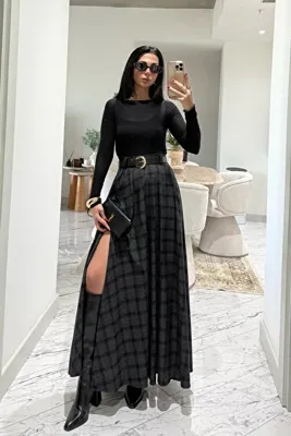 Seda Yalçın Atelier Ekose Desenli Yırtmaç Detaylı Siyahlı Gri Çizgili Kloş Etek