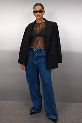 Trendyol Curve Siyah Regular Fit Kayık Yaka Dantel Örme Büyük Beden Bluz TBBAW26AF00031