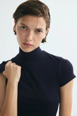 H&M Yarım Balıkçı Yakalı Viskoz Üst