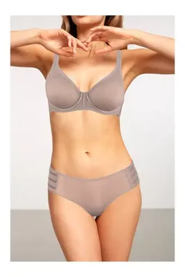 Kom Melly Brazılıan