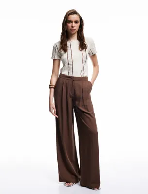 Koton Slim Fit Dokulu Desenli Kısa Kollu Kayık Yaka Tişört