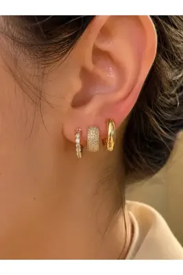The Klōi 14K Altın Kaplama Çoklu Halka Küpe Seti - Zirkon Taşlı ve Düz 3 Çift Kadın Küpe Seti Premium Takı