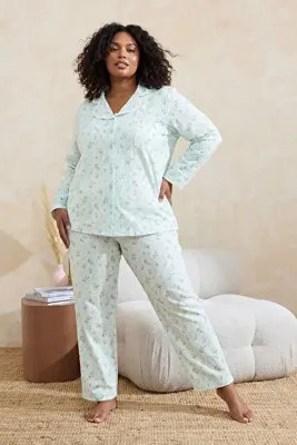 Trendyol Curve Mavi Çiçekli Yaka Biye Detaylı Büyük Beden Pijama Takımı TBBSS26AI00034
