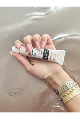 Elera 01 no acık Ton Kapaticili Super Bb Matte Fondöten 25 ml