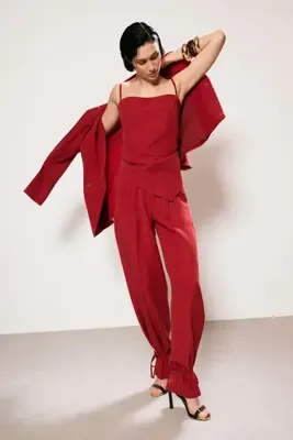 TRENDYOLMİLLA Trendyol Studio Kırmızı Sırtı Bağlama Detaylı Dokuma Bluz TWOSS26BZ00572