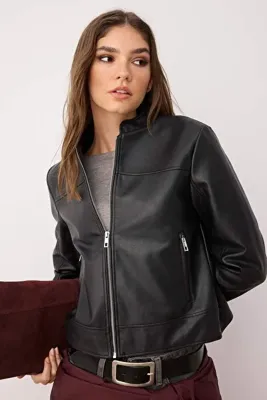 TRENDYOLMİLLA Siyah Fitted Kalıp Suni Deri Biker İnce Ceket Mont TWOAW26MO00085