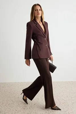 TRENDYOLMİLLA Kahverengi Yandan Bağlamalı Dokuma Fitted/Vücuda Oturan Blazer Ceket TWOAW27BC00044