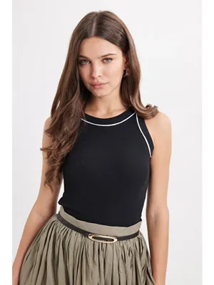 Tudors Kadın Slim Fit Dar Kesim Pamuklu Askılı Bisiklet Yaka Biyeli Siyah Crop Atlet