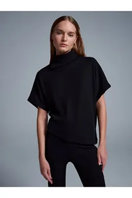 Dilvin 32239 Asimetrik Kesim Boğazlı Top-Siyah